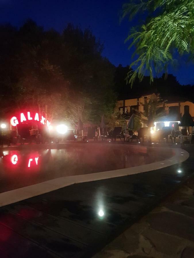 Galaxy Hotel Čiflik Exteriér fotografie